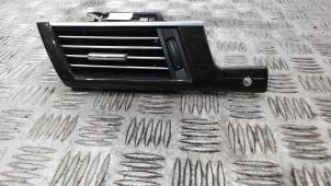 Gebruikte Luchtrooster Dashboard Mercedes E (W212) E-350 CDI BlueEfficiency V6 24V 4-Matic Prijs € 21,00 Margeregeling aangeboden door Binckhorst BV