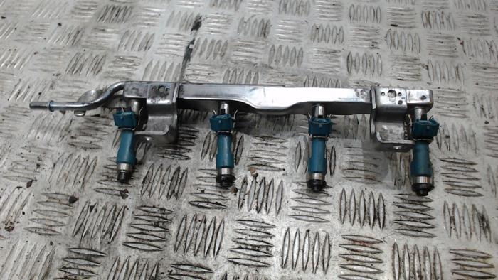 Gebruikte Injector brug Mazda 2 (DE) 1.3 16V S-VT Prijs € 52,50 Margeregeling aangeboden door Binckhorst BV