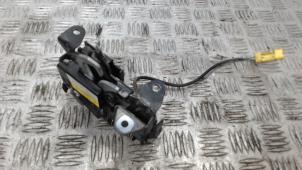 Gebruikte Motorkap Slotmechaniek BMW 2 serie Active Tourer (F45) 218i 1.5 TwinPower Turbo 12V Prijs € 52,50 Margeregeling aangeboden door Binckhorst BV