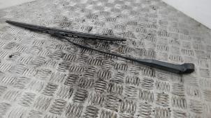 Gebruikte Ruitenwisserarm voor Opel Corsa C (F08/68) 1.0 12V Prijs € 15,75 Margeregeling aangeboden door Binckhorst BV