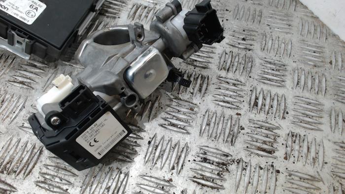 Kontaktslot + computer van een Suzuki Swift (ZA/ZC/ZD) 1.2 16V 2011