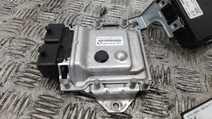 Kontaktslot + computer van een Suzuki Swift (ZA/ZC/ZD) 1.2 16V 2011