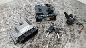 Gebruikte Kontaktslot + computer Peugeot 207/207+ (WA/WC/WM) 1.4 16V VTi Prijs € 183,75 Margeregeling aangeboden door Binckhorst BV