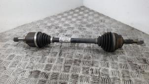 Gebruikte Homokineetas links-voor Peugeot 208 I (CA/CC/CK/CL) 1.2 12V e-THP PureTech 110 Prijs € 42,00 Margeregeling aangeboden door Binckhorst BV