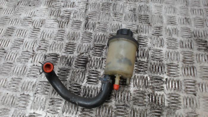 Gebruikte Servo Oliereservoir Volvo XC60 I (DZ) 2.0 T5 16V Prijs € 15,75 Margeregeling aangeboden door Binckhorst BV