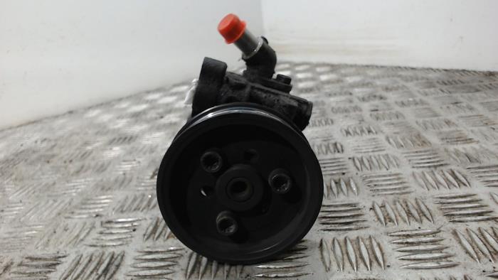Stuurbekrachtiging Pomp van een Volkswagen Transporter T5 2.0 TDI DRF 2010
