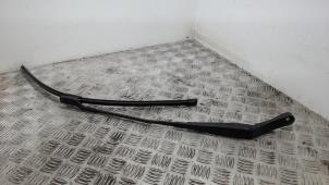 Gebruikte Ruitenwisserarm voor Opel Astra K 1.4 Turbo 16V Prijs € 15,75 Margeregeling aangeboden door Binckhorst BV