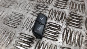 Gebruikte Schakelaar Centr. Deurvergrendeling Ford Transit 2.2 TDCi 16V Prijs € 10,50 Margeregeling aangeboden door Binckhorst BV