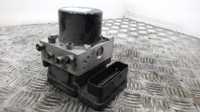 Gebruikte ABS Pomp Ford Focus 3 1.0 Ti-VCT EcoBoost 12V 125 Prijs € 52,50 Margeregeling aangeboden door Binckhorst BV