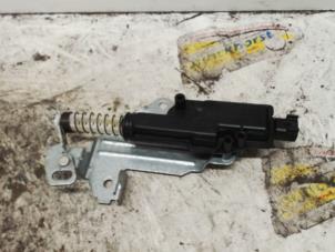 Gebruikte Motor Centrale Deurvergrendeling Ford Fusion 1.4 16V Prijs € 21,00 Margeregeling aangeboden door Binckhorst BV