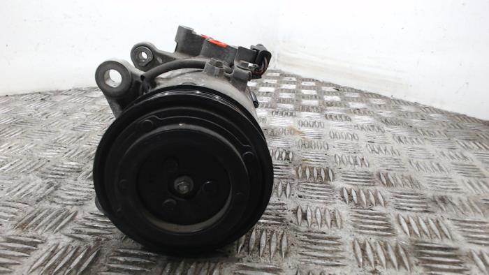 Gebruikte Pomp Airco BMW 5 serie (F10) 520d 16V Prijs € 131,25 Margeregeling aangeboden door Binckhorst BV