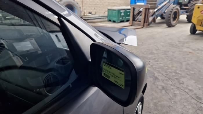 Buitenspiegel rechts van een Hyundai i10 (F5) 1.1i 12V 2010