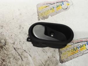 Gebruikte Deurgreep 4Deurs links-achter Ford Fusion 1.4 16V Prijs € 10,50 Margeregeling aangeboden door Binckhorst BV