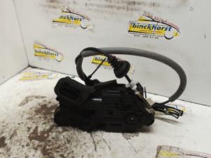 Gebruikte Deurslot Mechaniek 4Deurs links-voor Volkswagen Polo V (6R) 1.2 TSI Prijs € 31,50 Margeregeling aangeboden door Binckhorst BV