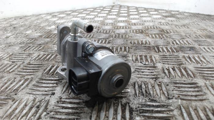 EGR Klep van een Toyota Yaris II (P9) 1.4 D-4D 2006