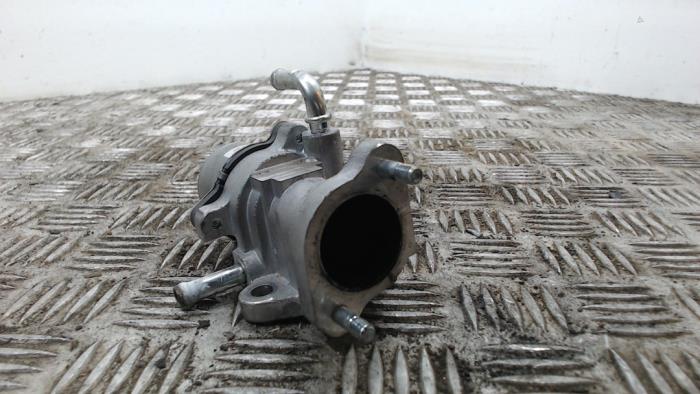 EGR Klep van een Toyota Yaris II (P9) 1.4 D-4D 2006