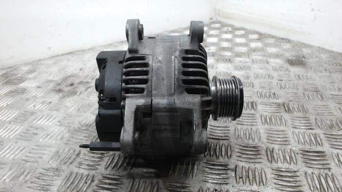 Dynamo van een Audi A6 Avant (C6) 2.0 TDI 16V 2006