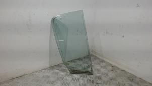 Gebruikte Driehoeks Ruit rechts-achter Renault Clio III (BR/CR) 1.2 16V 75 Prijs € 26,25 Margeregeling aangeboden door Binckhorst BV