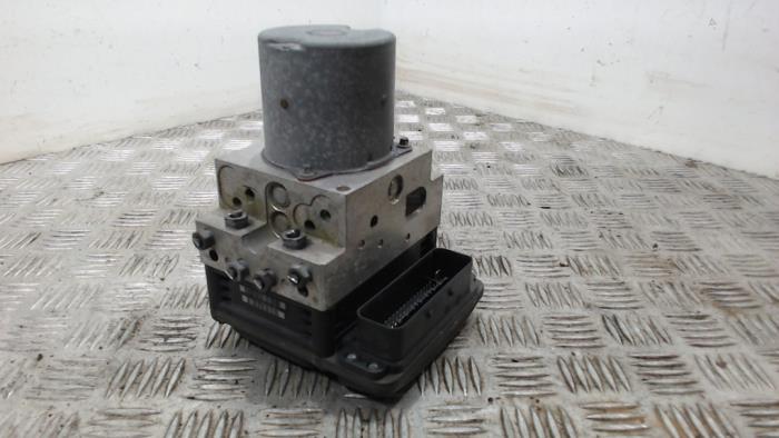 Gebruikte ABS Pomp Mercedes E (W211) 1.8 E-200 Kompressor 16V Prijs € 131,25 Margeregeling aangeboden door Binckhorst BV