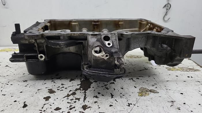 Carterpan van een Peugeot 208 I (CA/CC/CK/CL) 1.2 12V e-THP PureTech 110 2019