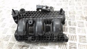 Gebruikte Spruitstuk Inlaat Peugeot 208 I (CA/CC/CK/CL) 1.2 12V e-THP PureTech 110 Prijs € 36,75 Margeregeling aangeboden door Binckhorst BV