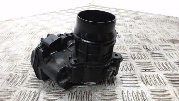 Gebruikte Gasklephuis BMW 5 serie (F10) 520d 16V Prijs € 31,50 Margeregeling aangeboden door Binckhorst BV