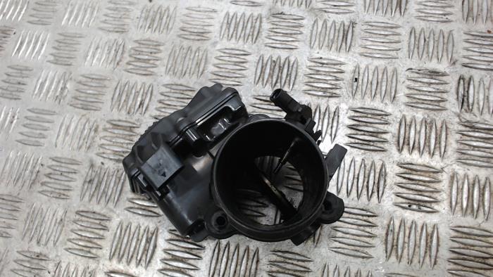 Gasklephuis van een BMW 5 serie (F10) 520d 16V 2015