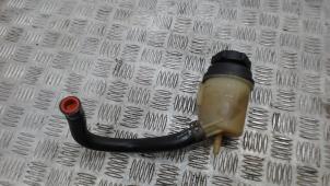 Gebruikte Servo Oliereservoir Ford Mondeo IV 2.0 Ecoboost SCTi 16V Prijs € 15,75 Margeregeling aangeboden door Binckhorst BV