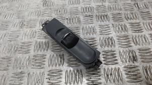 Gebruikte Ruit schakelaar elektrisch Mercedes Vito (639.6) 2.2 110 CDI 16V Euro 5 Prijs € 15,75 Margeregeling aangeboden door Binckhorst BV