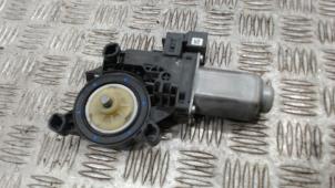 Gebruikte Portierruitmotor Volkswagen Transporter T5 2.0 BiTDI DRF Prijs € 52,50 Margeregeling aangeboden door Binckhorst BV