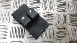 Gebruikte Ruit schakelaar elektrisch Kia Pro cee'd (EDB3) 1.4 CVVT 16V Prijs € 26,25 Margeregeling aangeboden door Binckhorst BV