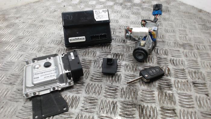 Gebruikte Kontaktslot + computer Kia Pro cee'd (EDB3) 1.4 CVVT 16V Prijs € 157,50 Margeregeling aangeboden door Binckhorst BV