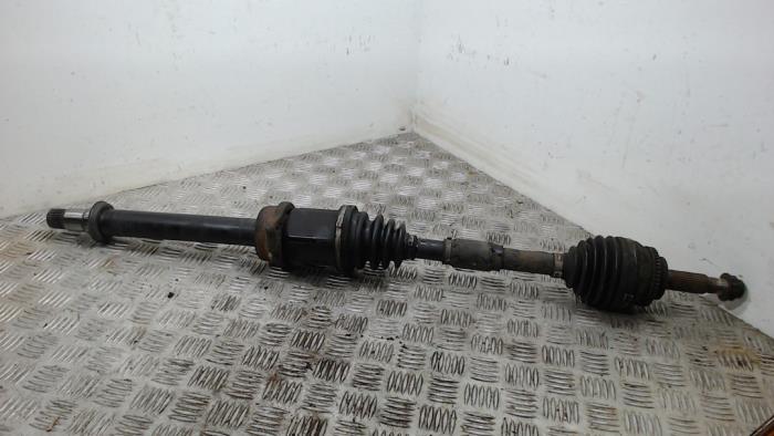 Gebruikte Steekas rechts-voor Toyota Avensis Wagon (T25/B1E) 2.0 16V VVT-i D4 Prijs € 52,50 Margeregeling aangeboden door Binckhorst BV