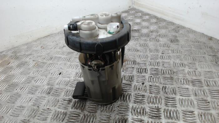 Gebruikte Tank element Pomp Toyota Avensis Wagon (T25/B1E) 2.0 16V VVT-i D4 Prijs € 42,00 Margeregeling aangeboden door Binckhorst BV