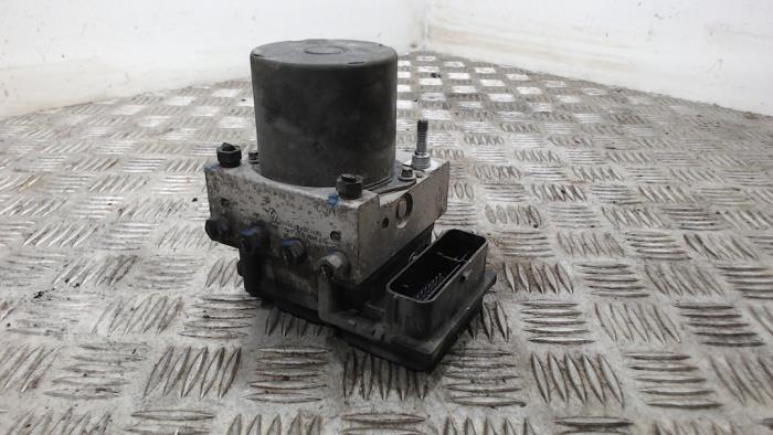 Gebruikte ABS Pomp Renault Master III (MA/MB/MC/MD/MH/MF/MG/MH) 2.3 dCi 16V Prijs € 131,25 Margeregeling aangeboden door Binckhorst BV