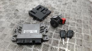 Gebruikte Kontaktslot + computer Renault Twingo II (CN) 1.2 16V Prijs € 131,25 Margeregeling aangeboden door Binckhorst BV