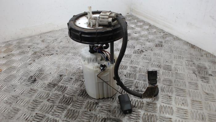Gebruikte Tank element Pomp Opel Karl 1.0 12V Prijs € 42,00 Margeregeling aangeboden door Binckhorst BV