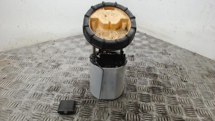 Gebruikte Tank element Pomp Mercedes E (W211) 2.6 E-240 V6 18V Prijs € 42,00 Margeregeling aangeboden door Binckhorst BV