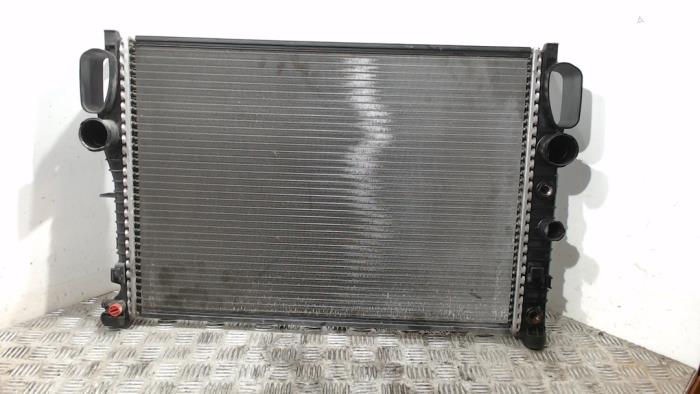 Gebruikte Radiateur Mercedes E (W211) 2.6 E-240 V6 18V Prijs € 42,00 Margeregeling aangeboden door Binckhorst BV