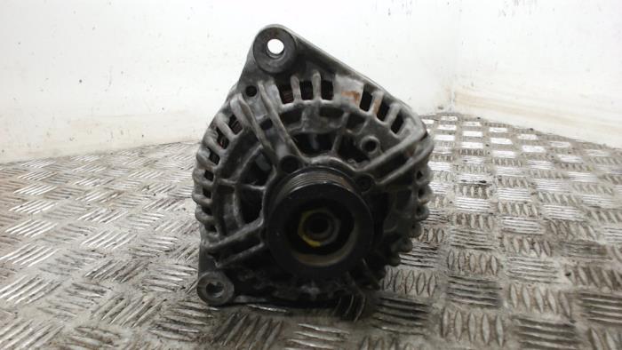 Gebruikte Alternator Mercedes E (W211) 2.6 E-240 V6 18V Prijs € 78,75 Margeregeling aangeboden door Binckhorst BV