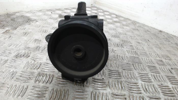 Gebruikte Pomp Servo Mercedes Vito (639.6) 3.0 120 CDI V6 24V Prijs € 78,75 Margeregeling aangeboden door Binckhorst BV