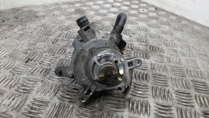 Gebruikte Vacuumpomp (Benzine) Ford Fiesta 6 (JA8) 1.0 Ti-VCT 12V 65 Prijs € 63,00 Margeregeling aangeboden door Binckhorst BV