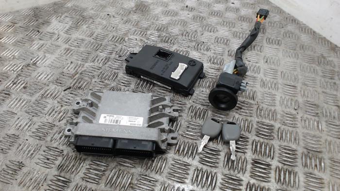 Gebruikte Kontaktslot + computer Renault Twingo (C06) 1.2 Prijs € 105,00 Margeregeling aangeboden door Binckhorst BV