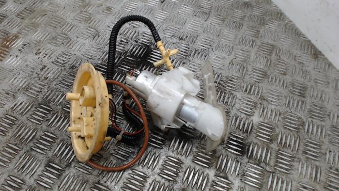 Gebruikte Tank element Pomp BMW 5 serie (F10) 520d 16V Prijs € 52,50 Margeregeling aangeboden door Binckhorst BV