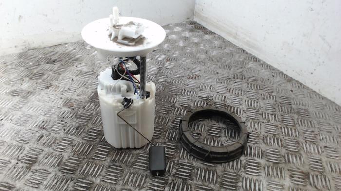 Gebruikte Tank element Pomp Opel Karl 1.0 12V Prijs € 42,00 Margeregeling aangeboden door Binckhorst BV