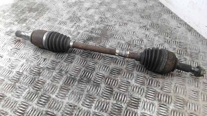 Gebruikte Aandrijfas links-voor Renault Modus/Grand Modus (JP) 1.2 16V Prijs € 31,50 Margeregeling aangeboden door Binckhorst BV