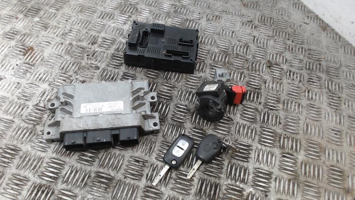 Gebruikte Kontaktslot + computer Renault Modus/Grand Modus (JP) 1.2 16V Prijs € 105,00 Margeregeling aangeboden door Binckhorst BV