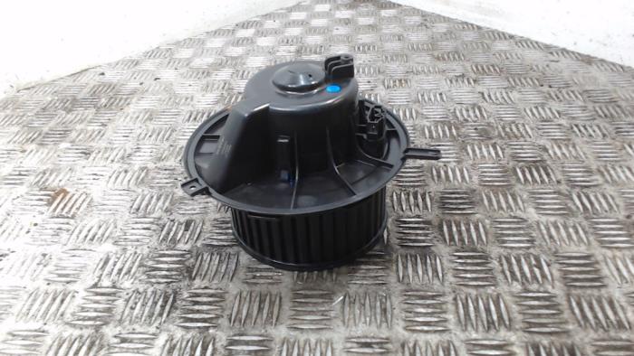 Gebruikte Blower Volkswagen Golf V (1K1) 1.4 16V Prijs € 31,50 Margeregeling aangeboden door Binckhorst BV