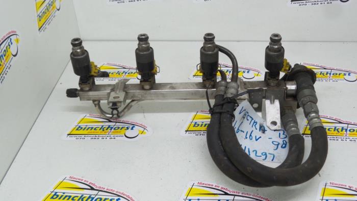 Gebruikte Injector brug Opel Vectra B (36) 1.6 16V Ecotec Prijs € 63,00 Margeregeling aangeboden door Binckhorst BV