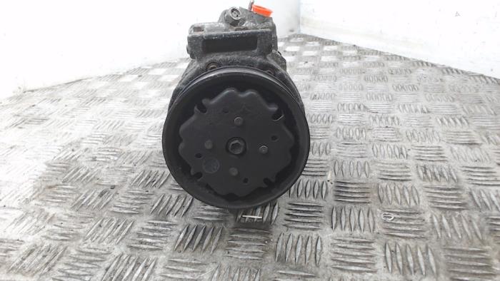 Gebruikte Aircopomp Volkswagen Golf V (1K1) 1.4 16V Prijs € 52,50 Margeregeling aangeboden door Binckhorst BV